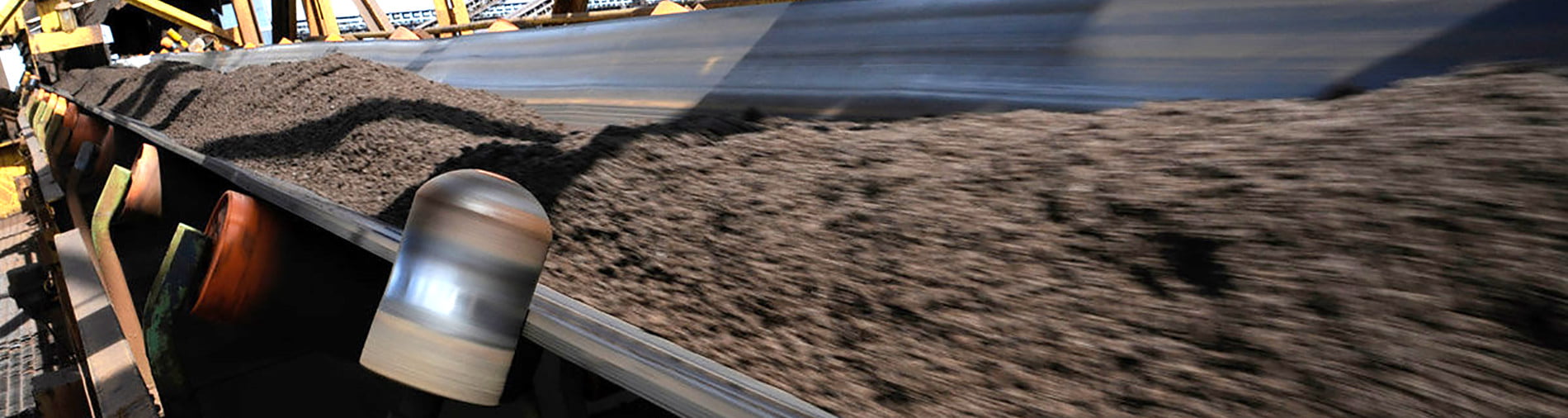 Conveyor transfer chutes image