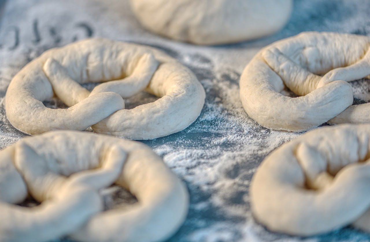pretzels, bake, dough